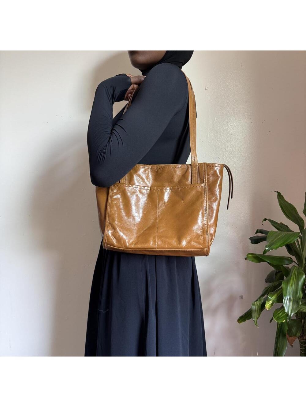 90s Hobo minimalist Tan Leather Shoulder Tote Bag - Picture 3 of 7